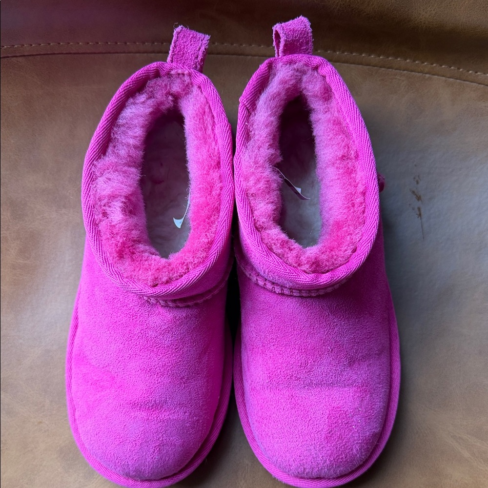 UGG classic ultra minis Kids size 13 - Picture 3 of 5